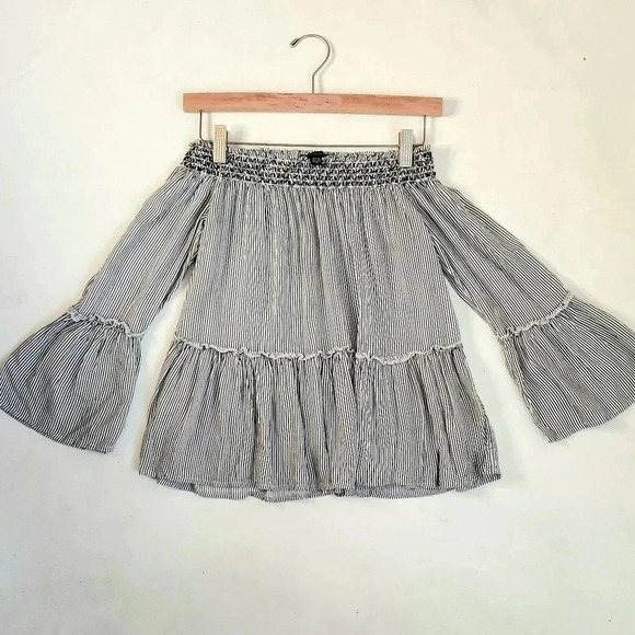 American eagle outfitters W off the shoulder Top  s - Picture 1 of 3